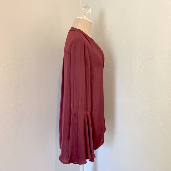NWOT Simply Vera Wang Silky Red Bell Sleeve Blouse - Picture 7 of 11